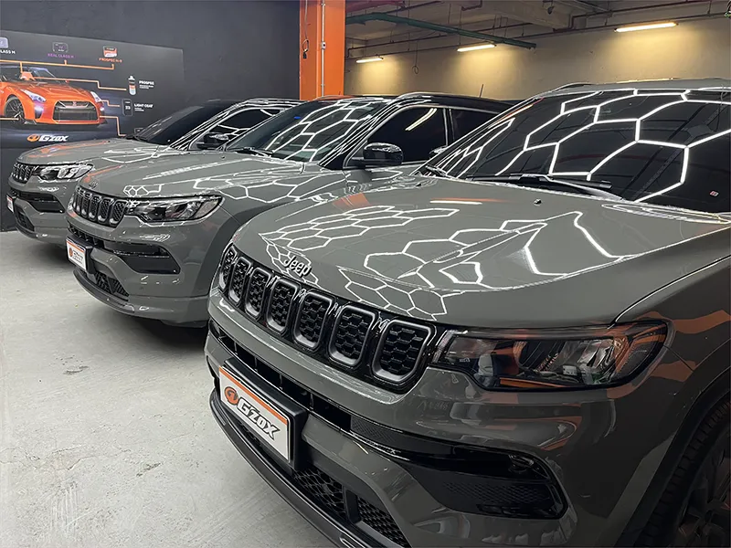 Jeeps Commader após passarem pelo processo de Vitrificação de Pintura na Barra da Tijuca.